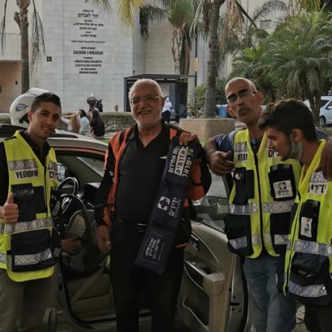 "יצאתי באמצע התפילה לחלץ פעוטה בת שבועיים שננעלה ברכב" - חדשות בפתח תקווה