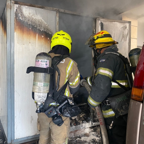 שריפה פרצה במחסן מתחת לבניין מגורים ברח' חביב ביטון בפתח תקווה - חדשות בפתח תקווה