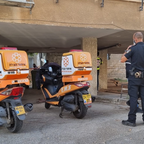 גבר נפצע קשה לאחר שנפל/נדחף מקומה שלישית ברחוב פינסקר - חדשות בפתח תקווה