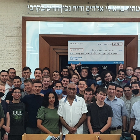 חבריו של אוראל מאוגמי ז"ל שנהרג בתאונת דרכים גייסו  למעלה מ- 800,000 ש"ח להנצחתו - חינוך בפתח תקווה