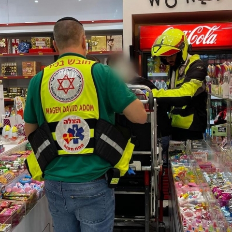 אירוע דקירה בקניון הגדול: גבר בן 50 הותקף ע"י בקבוק זכוכית - חדשות בפתח תקווה