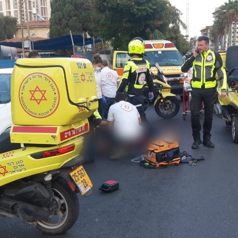 רוכב אופניים נפצע בינוני מפגיעת רכב - חדשות בפתח תקווה