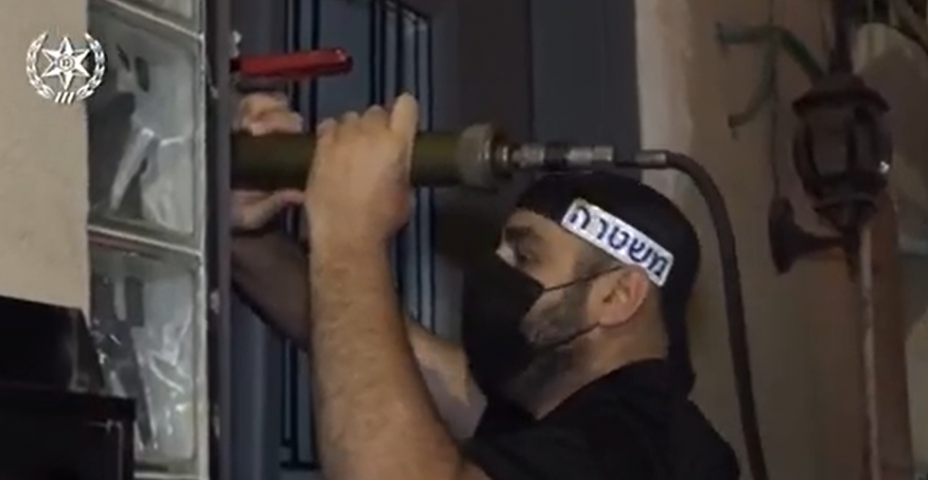 שוטר שהופעל כסוחר סמים הביא להפללתם של סוחרי סמים מפתח תקווה (וידיאו) - חדשות בפתח תקווה