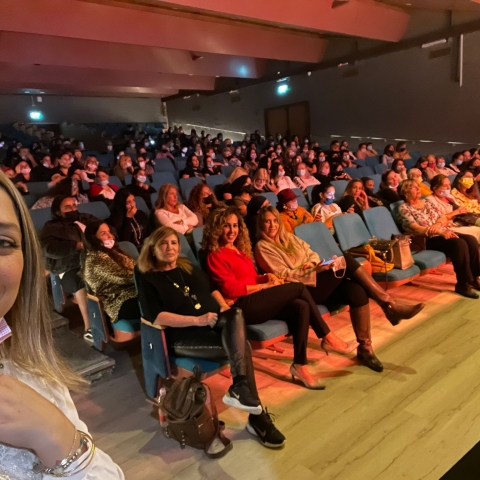 לכובע של מור דקל 4 פינות והוא רך - חינוך בפתח תקווה