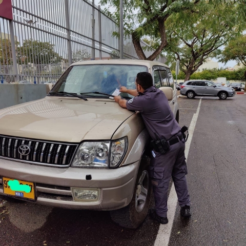דוחות על עבירות חניה סמוך לבתי ספר - חדשות בפתח תקווה