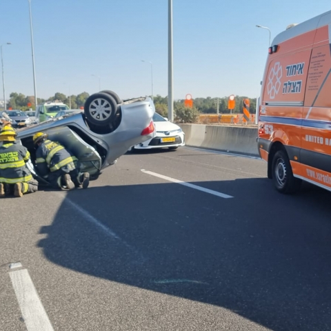 בתאונה עצמית נהג נפצע ונמלט מהמקום - חדשות בפתח תקווה