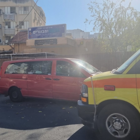 בשל התקף פסיכוטי הותירו אברך אזוק יותר משעה על רצפת אולם הישיבה - חדשות בפתח תקווה