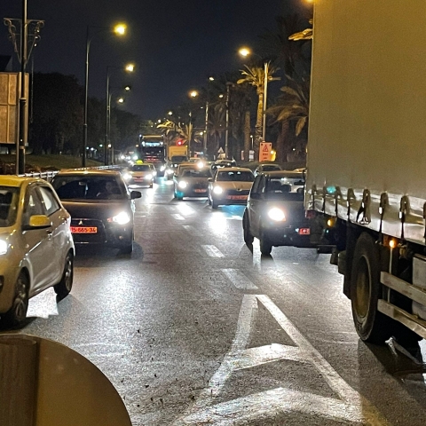 עומסי תנועה בשל הפגנה שמדמה את סגירת הצמתים בכביש 40 - חדשות בפתח תקווה