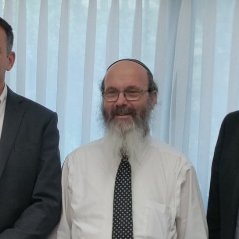 לאחר שקרא להפר את החוק, רב העיר התרכך בפגישה עם שר הדתות (וידיאו) - חדשות בפתח תקווה