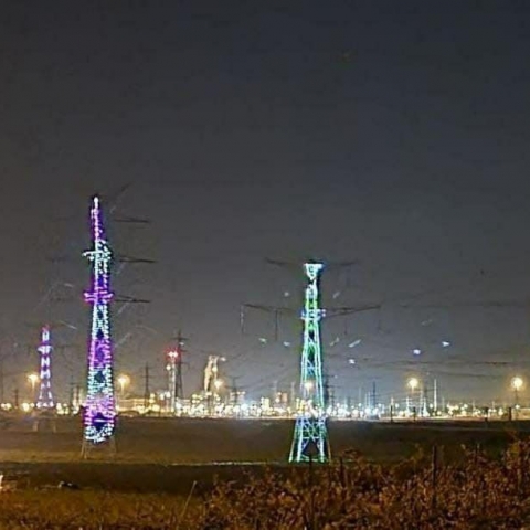 צפו: חברת החשמל הדליקה חנוכיה שמתפרשת על 2.5 מטר (וידיאו) - חדשות בפתח תקווה