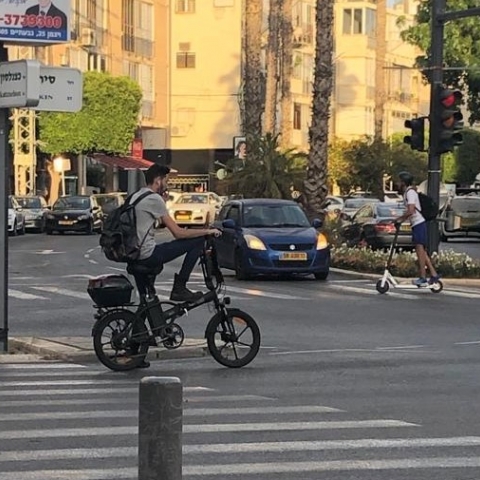  עליה דרמטית במספר הדוחות שחילקו לרוכבי אופניים חשמליים בפתח תקווה - חדשות בפתח תקווה