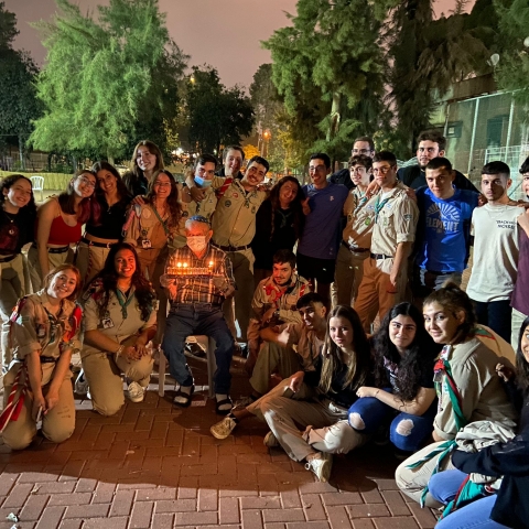 שבט ראשונים בפתח תקווה הזמין שורדי שואה ויחד חגגו את חנוכה (וידיאו) - קהילות בפתח תקווה