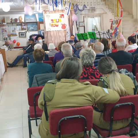 הדלקת נרות חנוכה בנעמת ובמועדון האגודה למען החייל - קהילות בפתח תקווה