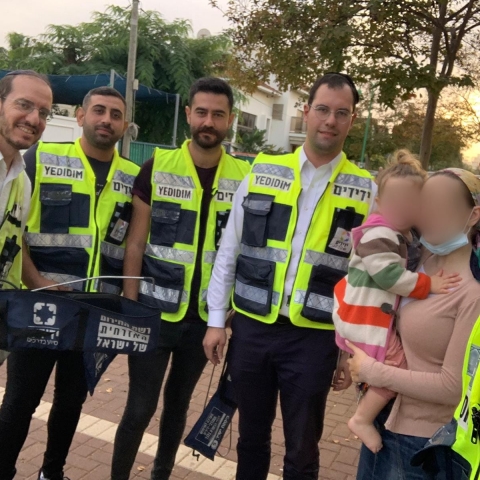 כך חולצה בת שנתיים שננעלה ברכב (וידיאו) - חדשות בפתח תקווה