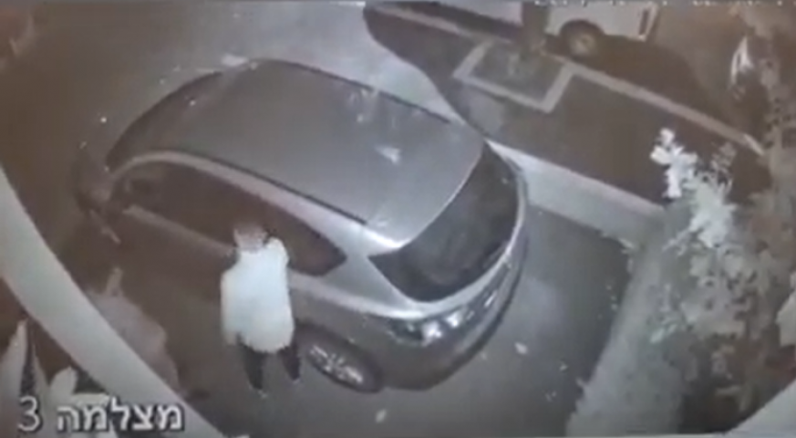 גנב רכב ונמלט מהשוטרים עם גלגלים מפונצ'רים, כשהוא נוסע בניגוד לכיוון התנועה (וידיאו) - חדשות בפתח תקווה