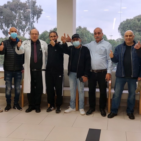 מושתלי הריאה הראשונים שקיבלו מנה רביעית בבילינסון: "לא התלבטנו לרגע ובאנו להתחסן" - חדשות בפתח תקווה