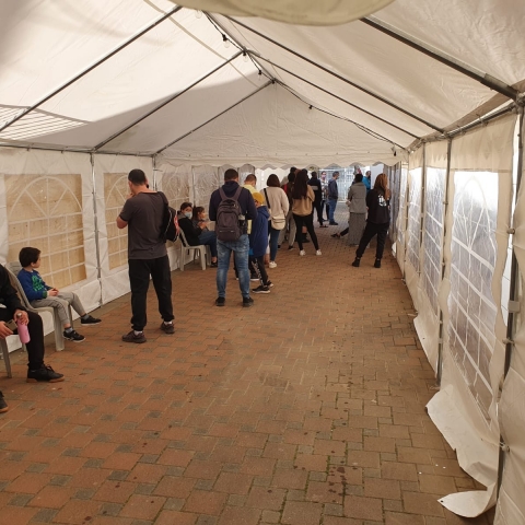 בשל התורים הארוכים, יורחבו שירותי הבדיקות והחיסונים לתושבי העיר פתח תקוה (וידיאו) - חדשות בפתח תקווה