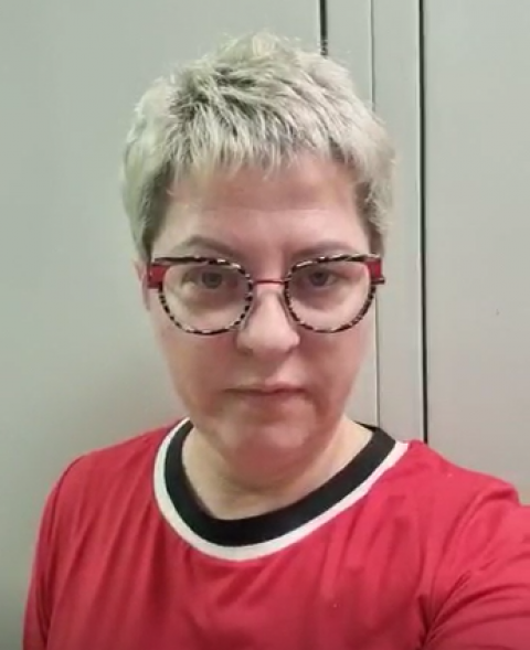 "השיר פגע בי באופן אישי, הציף בי זכרונות על ההטרדות ופגיעות מיניות שחוויתי בילדותי." (וידיאו) - חדשות בפתח תקווה