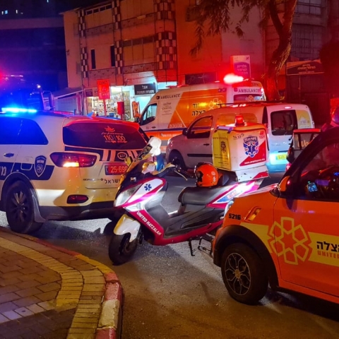 2 נפגעים בשריפה בחדר מדרגות של בניין מגורים (וידיאו) - חדשות בפתח תקווה