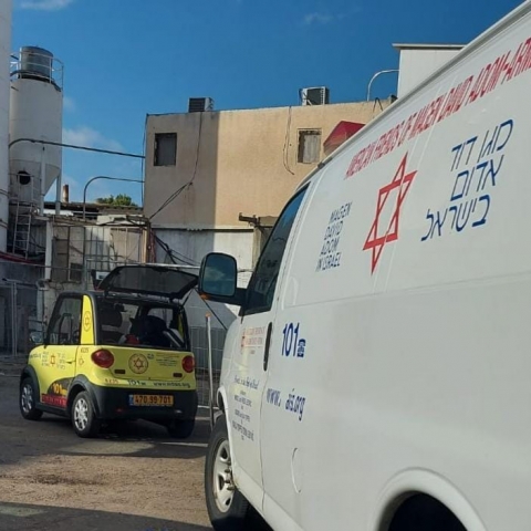 פועל נפל מגובה רב - מצבו בינוני - חדשות בפתח תקווה