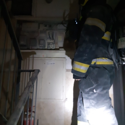 שריפה פרצה בארון חשמל שבחדר מדרגות ברח' שפירא - חדשות בפתח תקווה