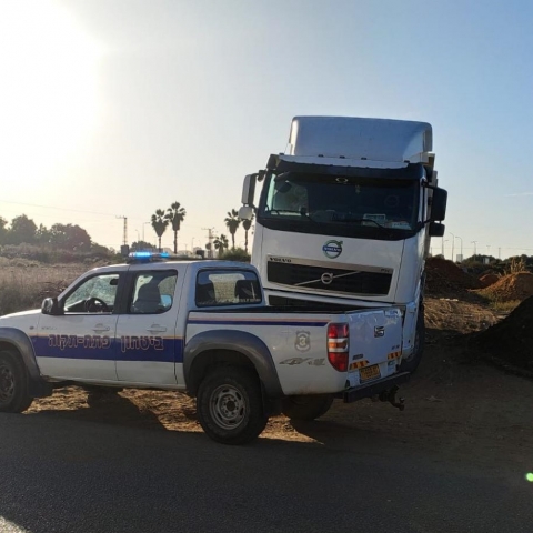  4 משאיות נפרצו בחניון באזור סגולה - שווי הציוד שנגנב - אלפי שקלים - חדשות בפתח תקווה