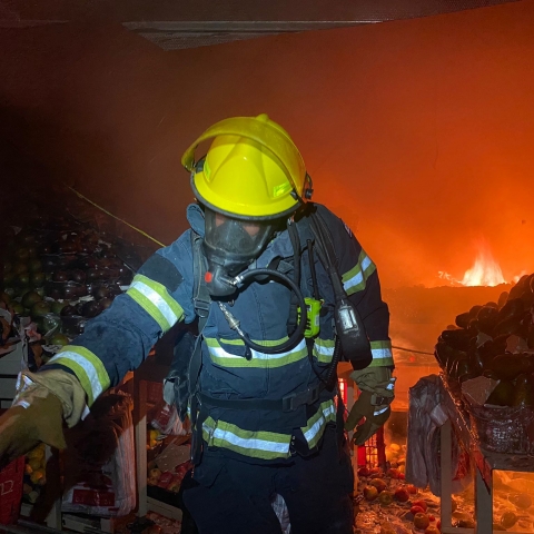שריפה פרצה בחנות ירקות במרכז פתח תקווה (וידיאו) - חדשות בפתח תקווה