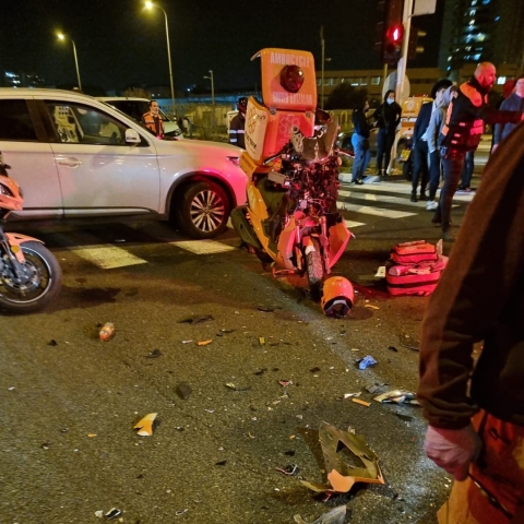חובש איחוד הצלה נפצע קשה מאד בתאונה בדרכו להעניק טיפול רפואי - חדשות בפתח תקווה