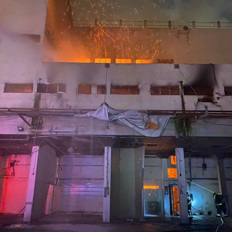 מבנה  תחנת הקמח לשעבר ברח' שטמפפר עלה באש (וידיאו) - חדשות בפתח תקווה