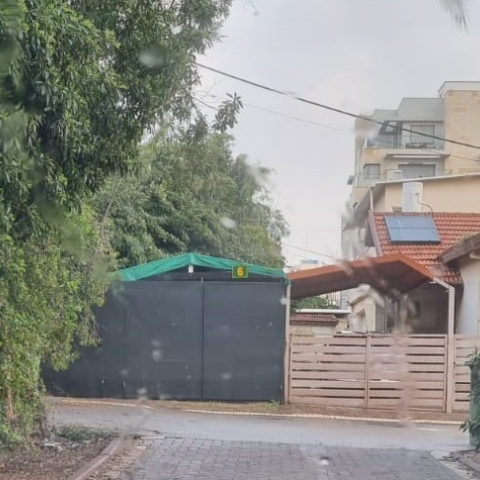 מבחוץ זה נראה כמו וילה, מבפנים זו חממה אסורה - חדשות בפתח תקווה