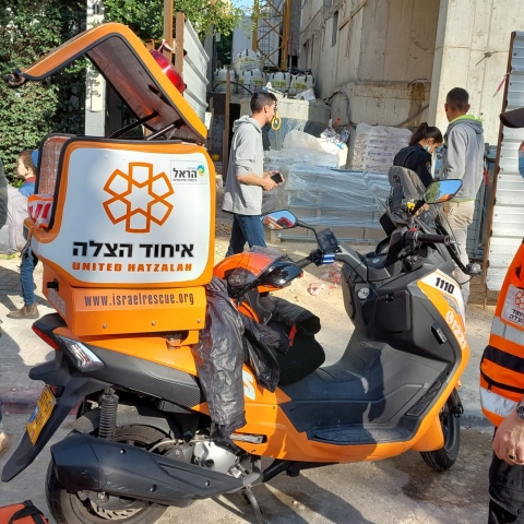 בן 28 נפל מגובה באתר בניה ברח' טרומפלדור - מצבו בינוני - חדשות בפתח תקווה