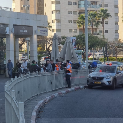 בן 12 נפל מגובה רב בקניון גנים - מצבו בינוני - חדשות בפתח תקווה