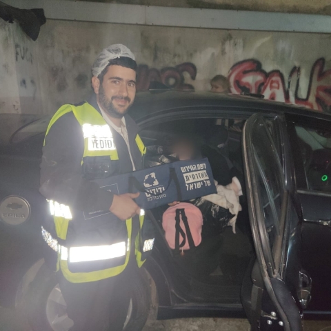 עזב מאפייה באמצע עבודה וטס לחלץ פעוטה שננעלה ברכב מונע - חדשות בפתח תקווה