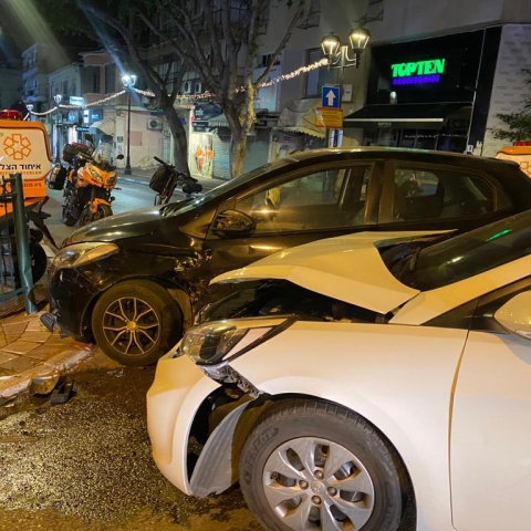 שתי נשים וגבר נפצעו בתאונת דרכים ברח' חובבי ציון פינת רח' מונטיפיורי - חדשות בפתח תקווה