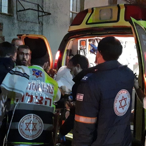 ידו של פועל נתפסה במפעל מצות -  מצבו קשה - חדשות בפתח תקווה