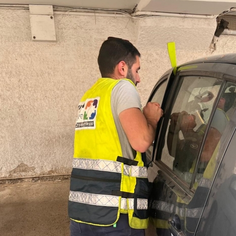  פעוטה כבת שנתיים ננעלה בשגגה ברכב לעיני אמהּ ברחוב שפרינצק - חדשות בפתח תקווה