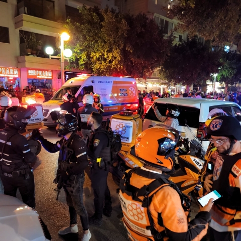 מתנדבי איחוד הצלה פתח תקווה סייעו אמש ללוחמים בזירת האירוע בתל אביב(וידאו) - חדשות בפתח תקווה