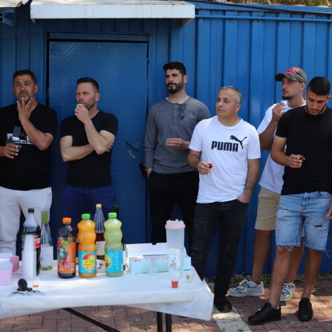 מרימים ומבקיעים: בהפועל פ"ת הרימו כוסית לחג - ספורט בפתח תקווה