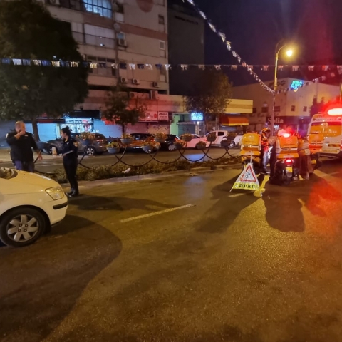הולכת רגל נפגעה מרכב - מצבה בינוני - חדשות בפתח תקווה