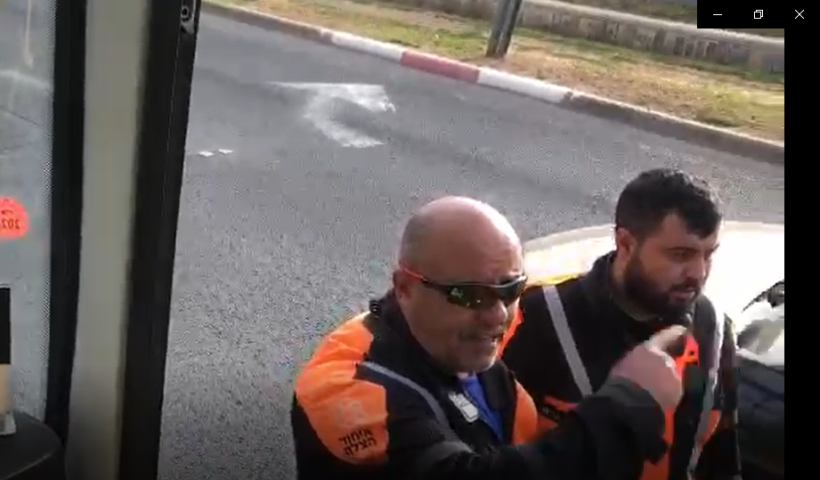 צפו: 20 דקות שהו הנוסעים באוטובוס שנתקע, עד שהגיעו מתנדבי איחוד הצלה פתח תקווה (וידיאו) - מעשים טובים בפתח תקווה