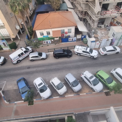 אישה בשנות ה-50 לחייה נמצאה ללא רוח חיים, בן זוגה נחקר - חדשות בפתח תקווה