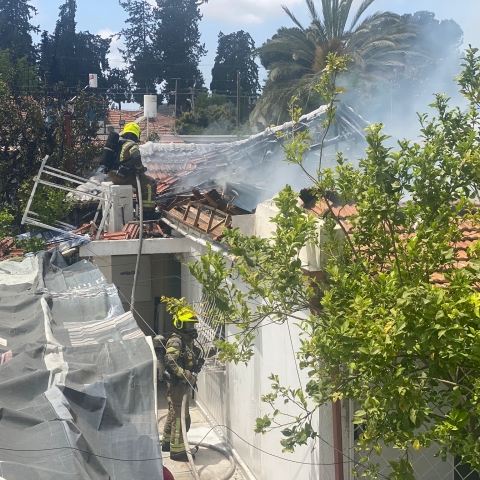 שריפה פרצה בבית פרטי ברח' אחווה בפתח תקווה - חדשות בפתח תקווה