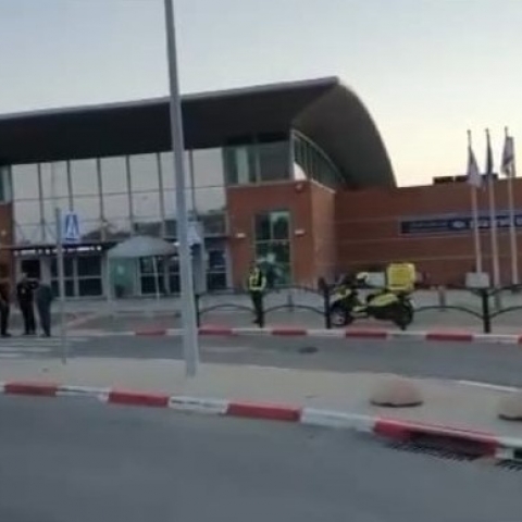תביעה: בשל טעות טרגית בזיהוי נורה ע"י מאבטחי הרכבת והפך לנכה. - חדשות בפתח תקווה