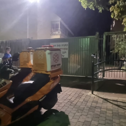 בן 18 נפצע בינוני מנפילה מגג בפתח תקווה - חדשות בפתח תקווה