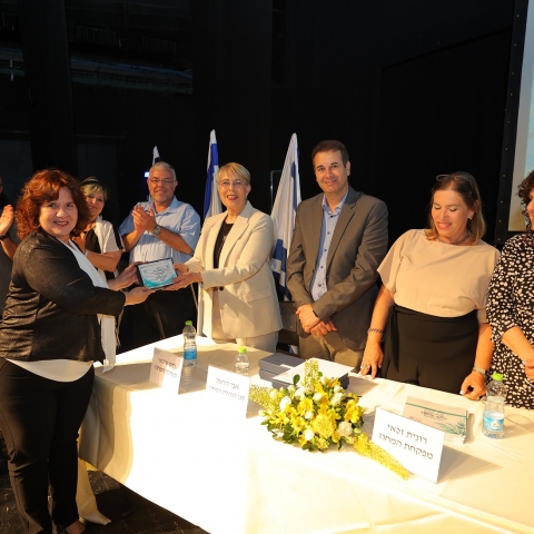 מיכל מרדכי ריכרט, מנהלת תיכון ברנר בפתח תקוה וורד עמית – מנהלת פסגה פתח תקוה קיבלו תעודת הוקרה - חינוך בפתח תקווה