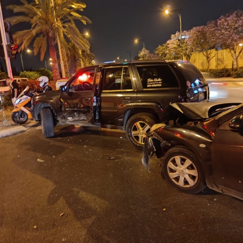 2 נפגעים בתאונה בכביש 40 סמוך לפתח תקווה - חדשות בפתח תקווה