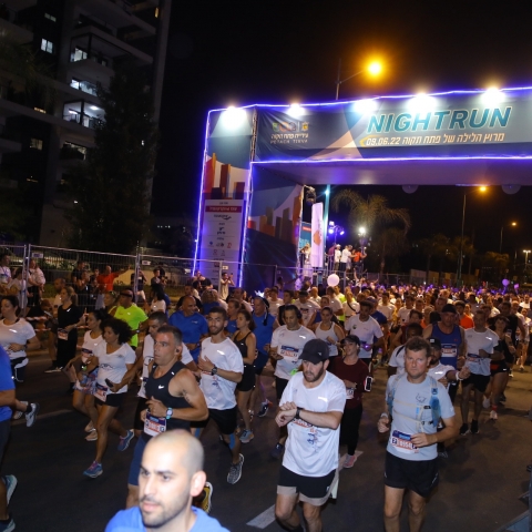 רצו ורצו כל הדרך עד לקו הסיום! כבוד לרצים במירוץ פתח תקווה! (וידיאו) - ספורט בפתח תקווה