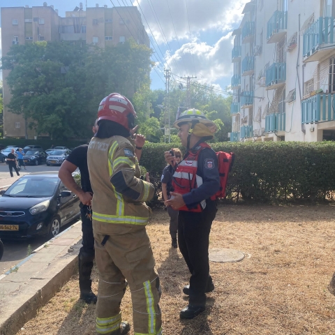שריפות בשני מוקדים בדרך ז'בוטינסקי בפתח תקווה - חדשות בפתח תקווה