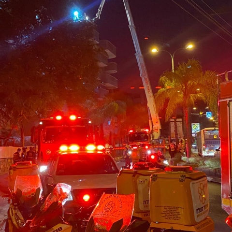 שריפה בבניין מגורים ברח' היבנר, דיירים פונו מדירותיהם - חדשות בפתח תקווה