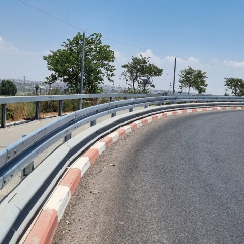 נתיבי ישראל ביצעו עבודות מעקה בטיחות במחלפון עמישב בשל התאונה שבה נפצעו שלושה אחים (וידיאו) - חדשות בפתח תקווה